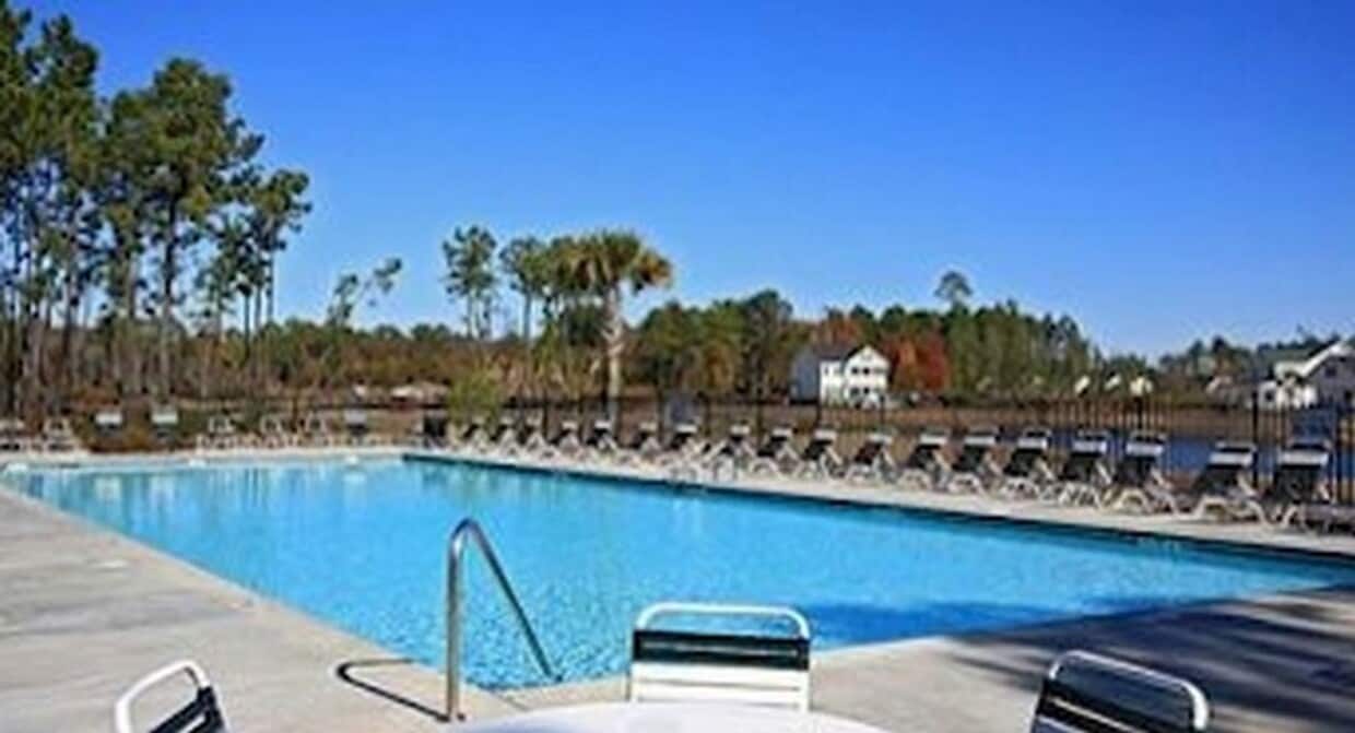 Building Photo - Fully Renovated Three-Bedroom, Two and a half Bath w/ Garage Town Home - Bluffton Park Available ...