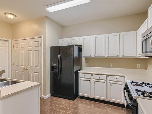 Building Photo - 2858 Southampton Way