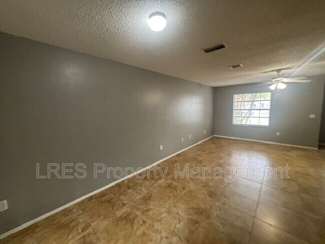 Foto del edificio - 2706 Graduate Ct