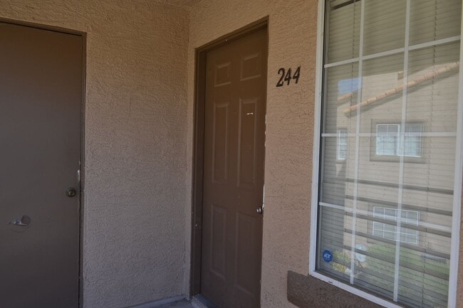 Building Photo - COZY 2 BEDROOM AND 2 FULL BATH CONDO IN SP...