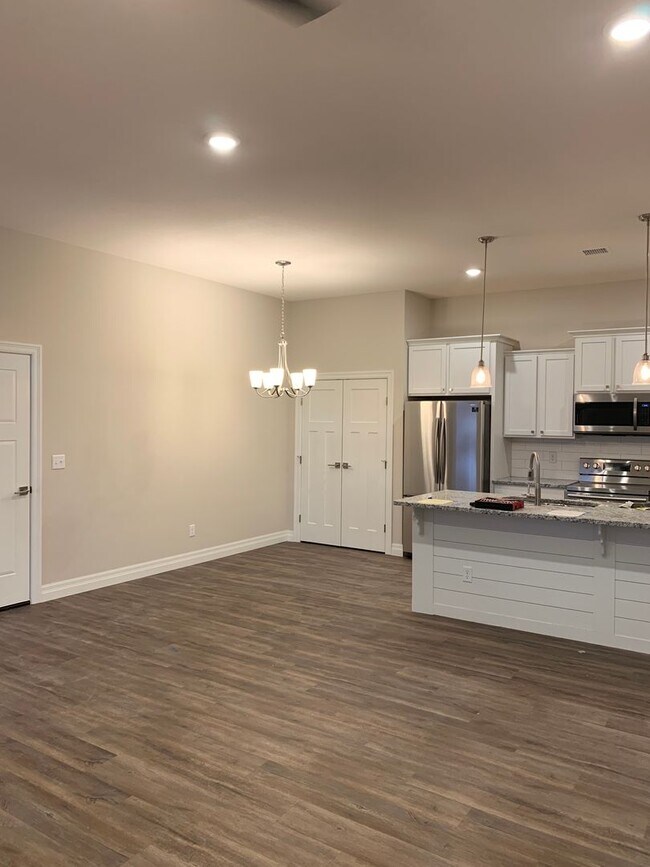 Foto del edificio - Reeds Cove Townhome