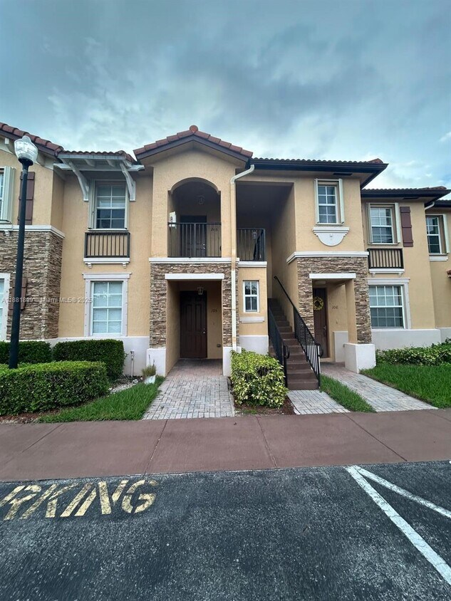 Foto principal - 1650 NE 33rd Ave