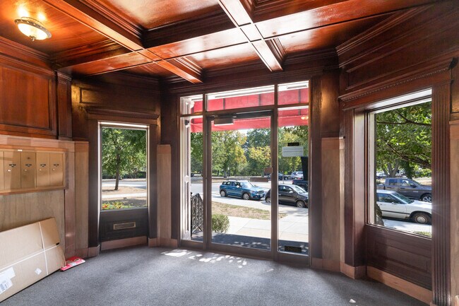 Building Photo - 15 Park Dr