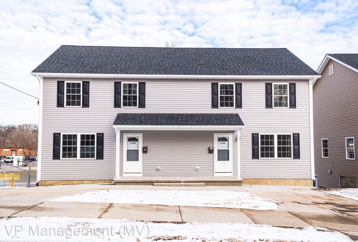 Foto principal - 1182-1184 Worcester St