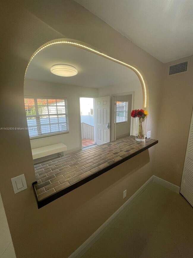 Foto del edificio - 3000 SW 23rd St