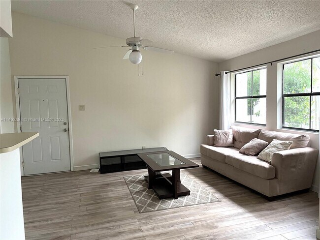 Foto del edificio - 10370 SW 150th Ct