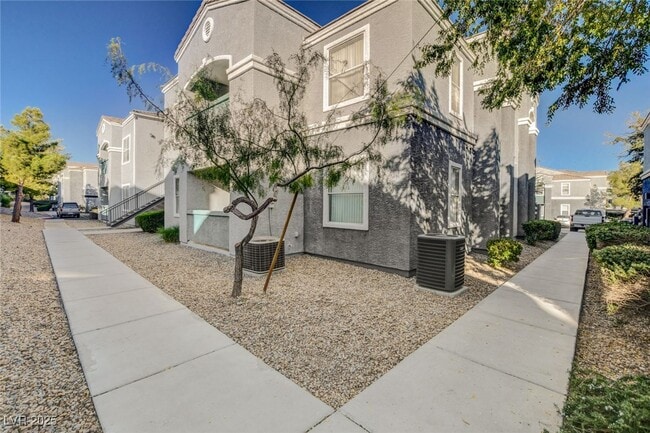 Foto del edificio - 6955 N Durango Dr