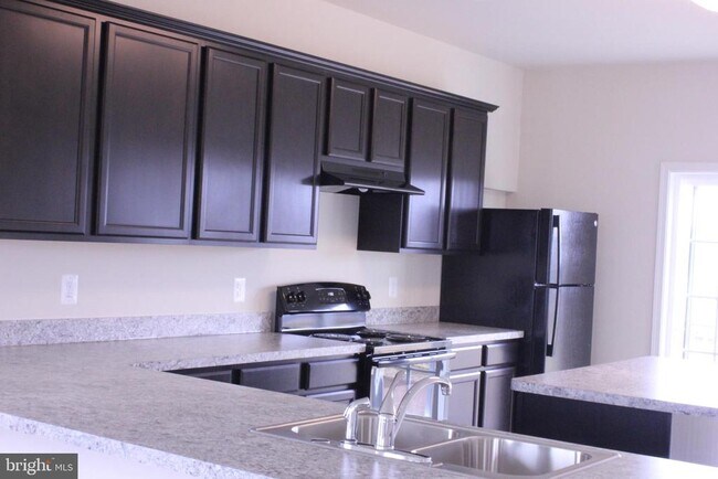 Foto del edificio - 232 Parkland Dr