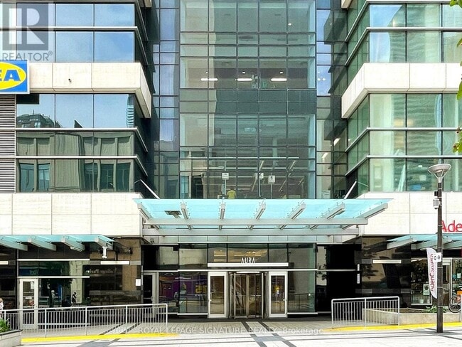 Building Photo - 386-4386 Yonge St