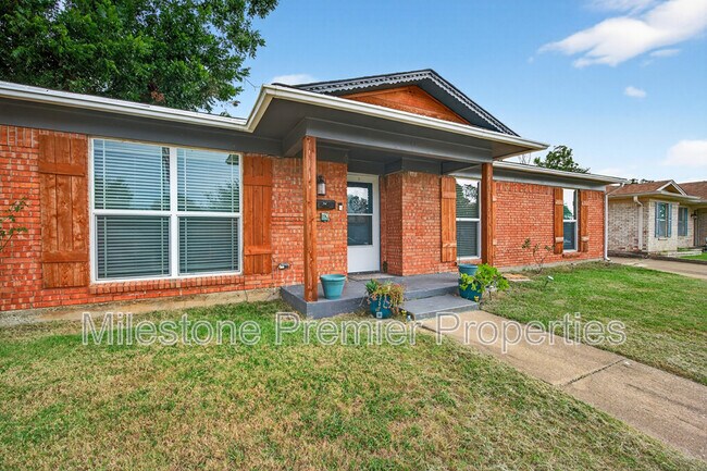 Building Photo - 112 S Wood Ave