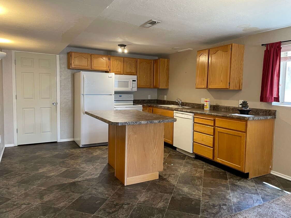 Foto principal - 8146 S Angel St