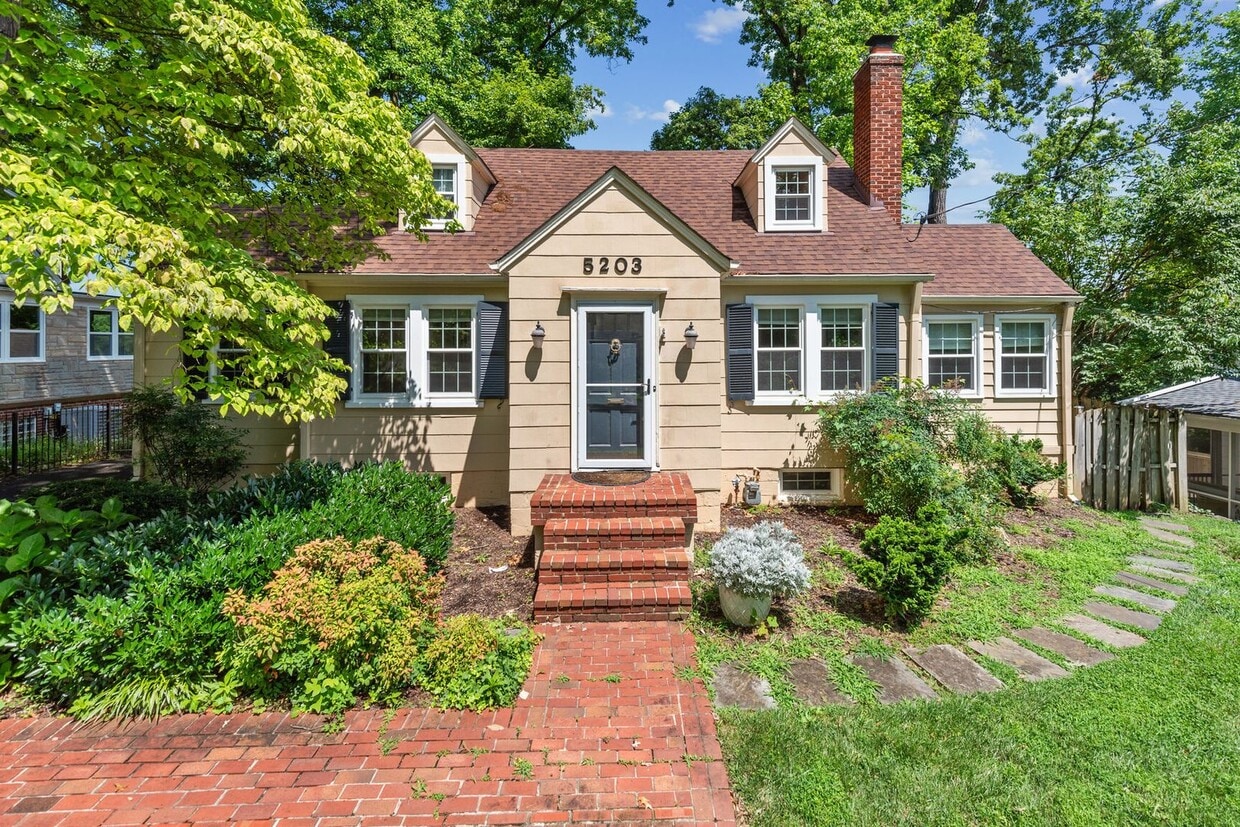 Photo - 5203 Elsmere Ave