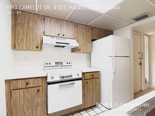 Foto del edificio - 3033 Camelot Dr