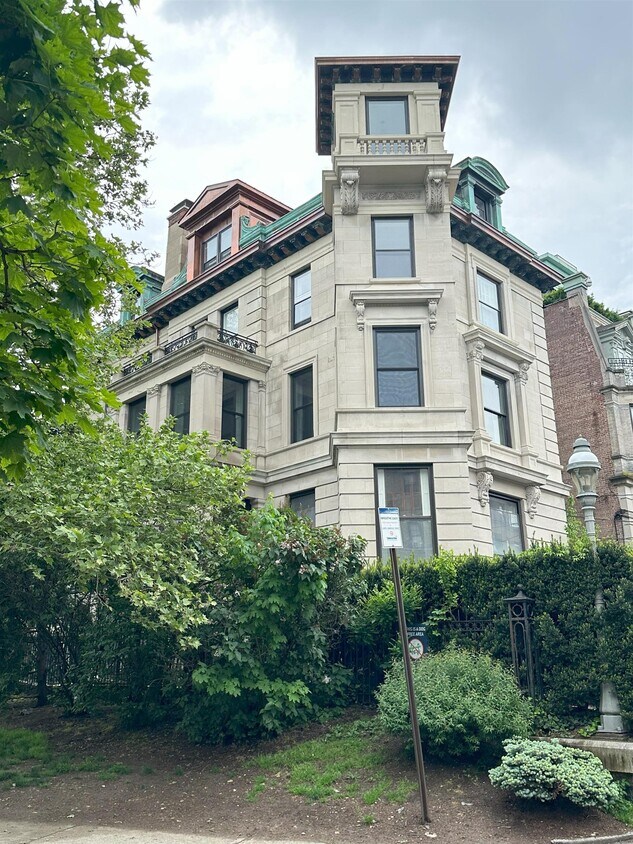 Primary Photo - 933 Hudson St