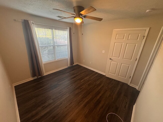 Foto del edificio - Williams Rd. Apartments