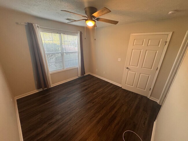 Building Photo - Williams Rd. Apartments