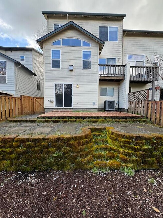Building Photo - HUGE BONUS ROOM OR 4TH BEDROOMWOODHAVEN!!!...