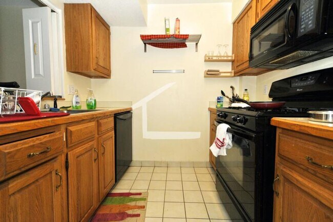 Building Photo - Awesome two bed two bathroom apartment in ...