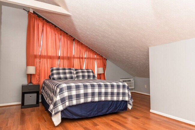 Foto del edificio - 964 Pavilion St