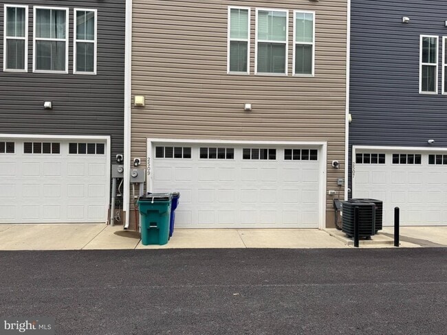 Building Photo - 2509 Gatwick Ln