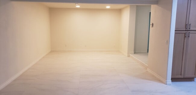 Building Photo - 7th202