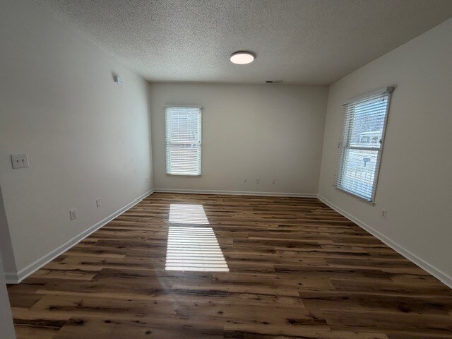 Foto del edificio - 815 Green Oaks St