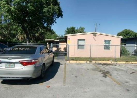 Building Photo - 805 NW 12th Ave