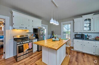 Building Photo - 15 Edison Green