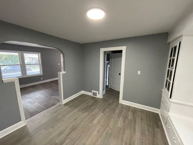 Building Photo - SECTION 8 and EDEN Accepted!!! Newly Renov...