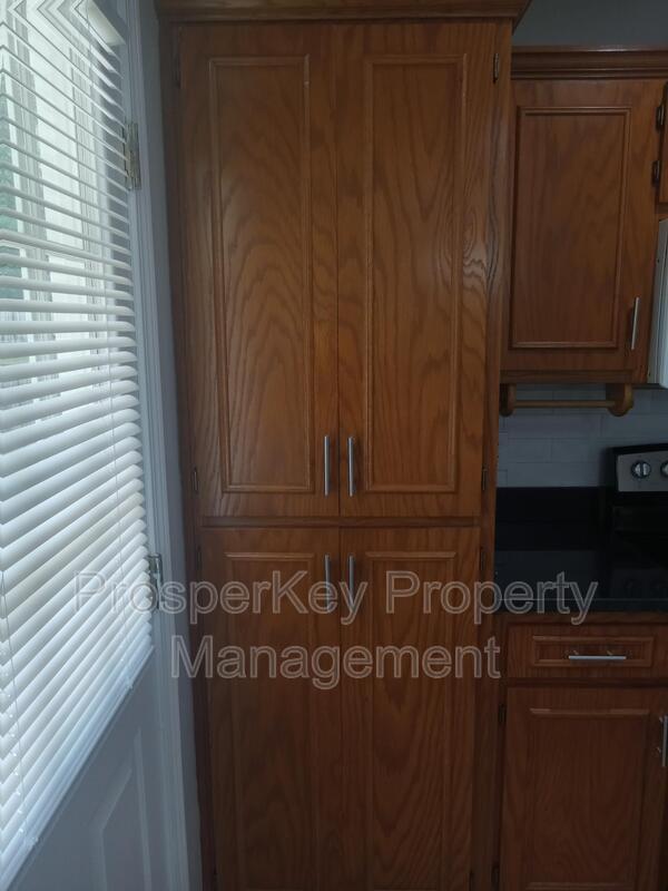 Foto del edificio - 721 Pine Hill Ct