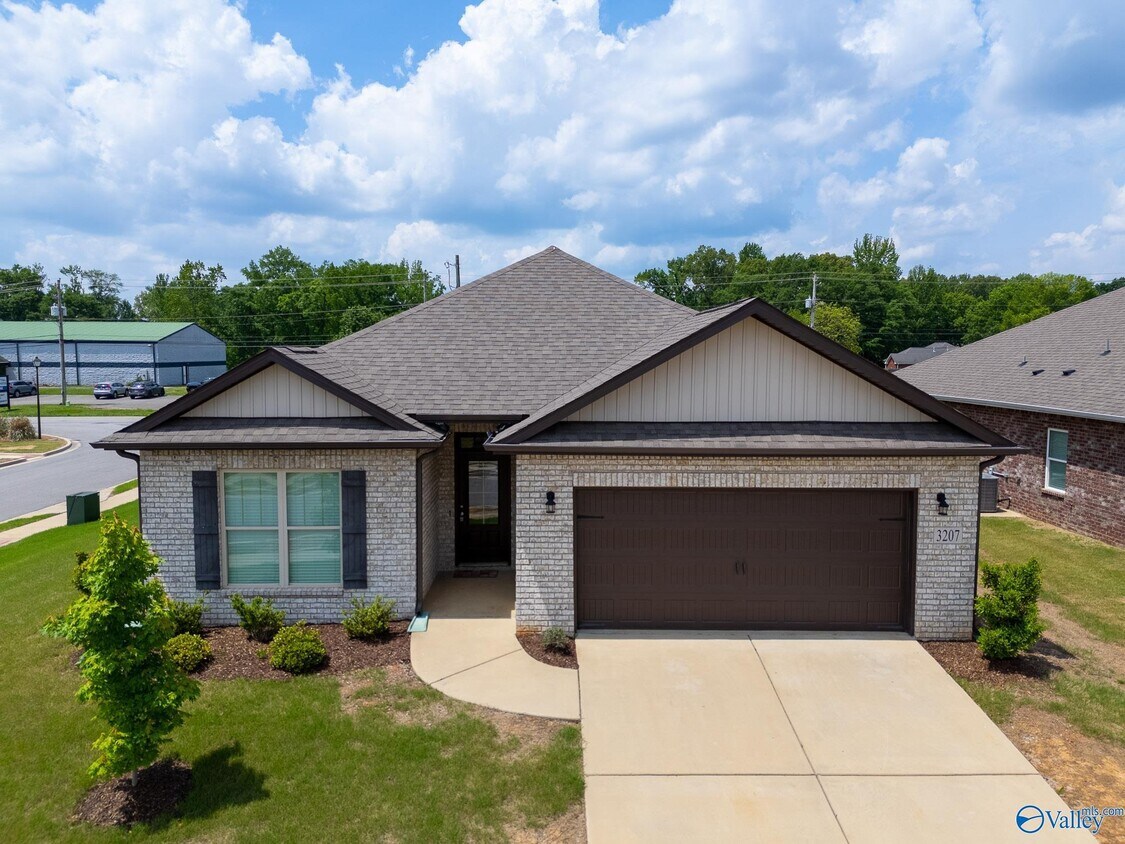 Foto principal - 3207 Jordan Farm Cir