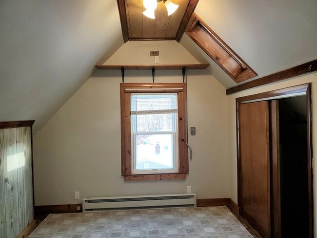 Building Photo - 5 Madison St