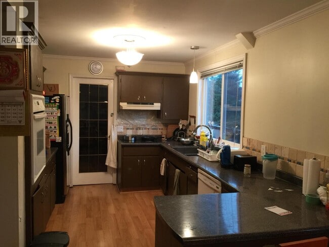 Building Photo - 5715 Royal Oak Ave