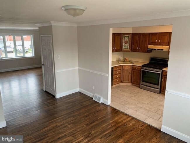 Foto del edificio - 12425 Dunks Ferry Rd