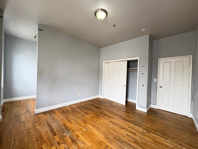 Building Photo - 136-138 S 7th St