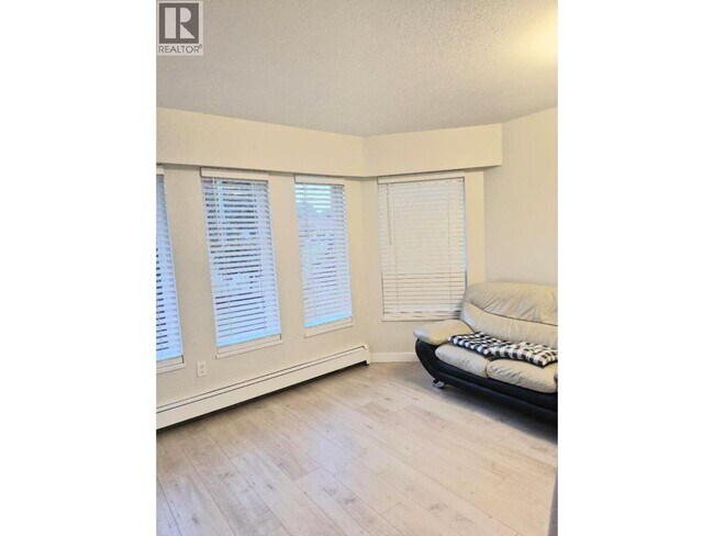 Photo du bâtiment - 3850 Fir St