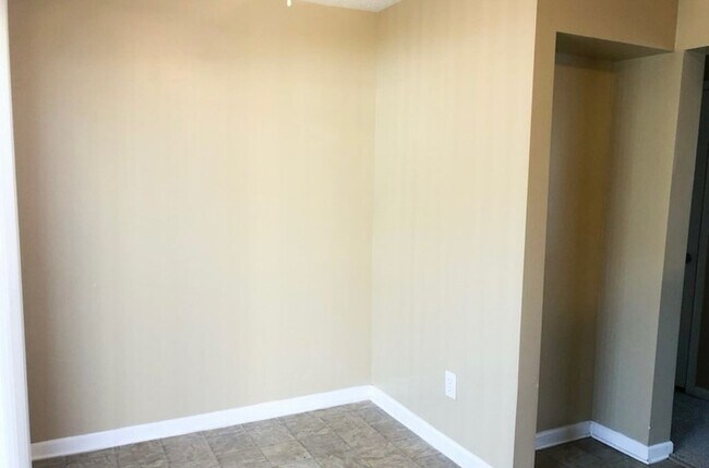 Foto del edificio - 5570 Maple Canyon Ave