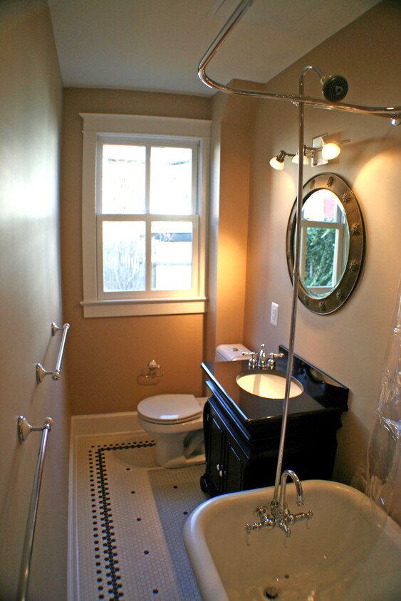 BATHROOM - 52 Cornhill St