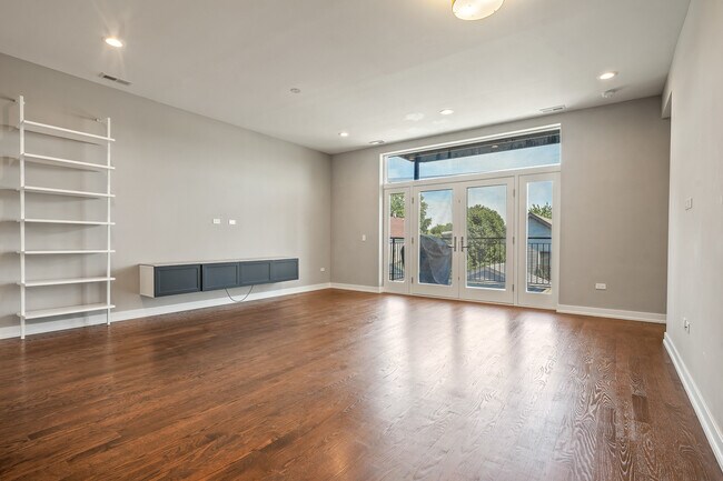 Foto del edificio - 1841 N California Ave