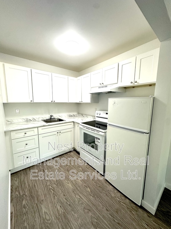 Building Photo - 776 Vaughan St