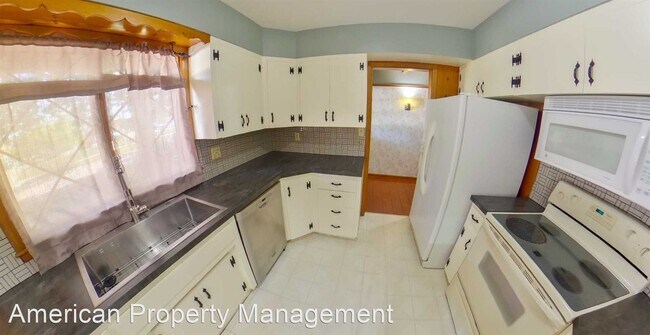 Foto del edificio - 5 br, 3.5 bath House - 711 Canfield