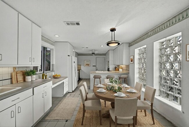 Building Photo - 1631 Bradney Dr