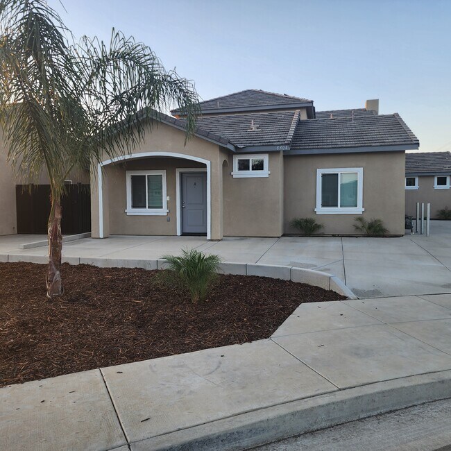 Building Photo - 8304 Grandy St
