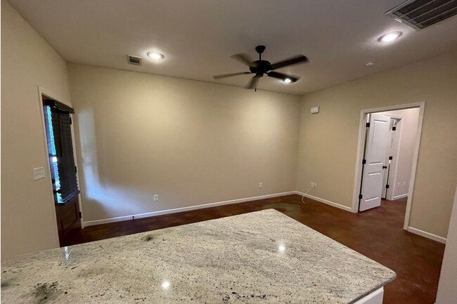 Foto del edificio - 1 BD/1 BA