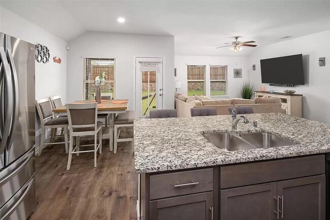 Foto del edificio - 604 Saddle Club Way