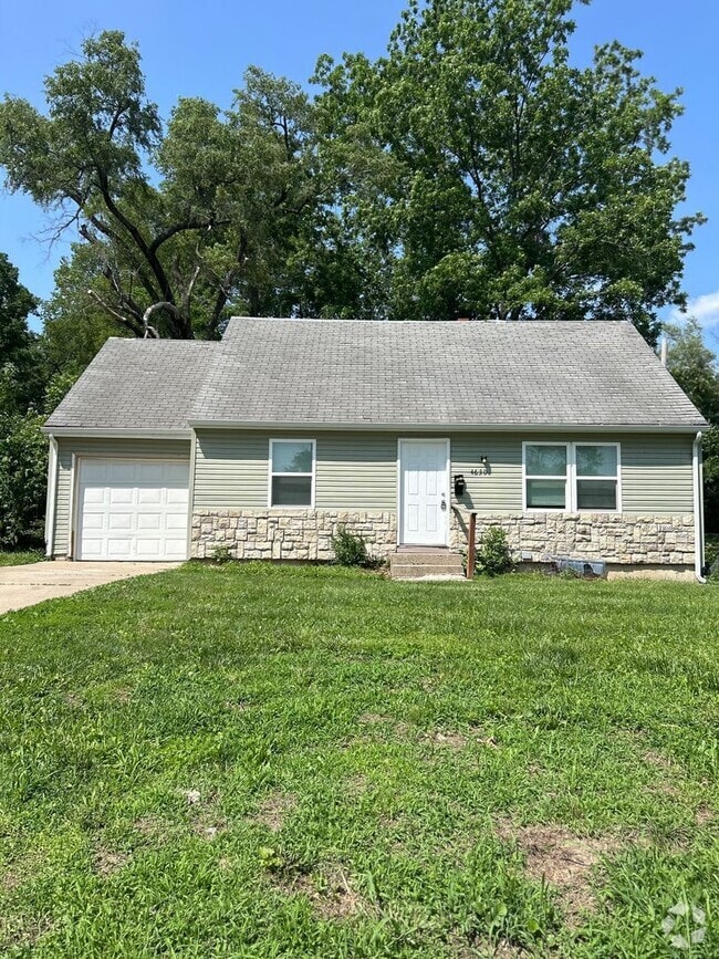 Building Photo - 4630 E 43 Terrace