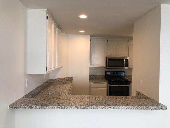 Building Photo - 620 E Angeleno Ave