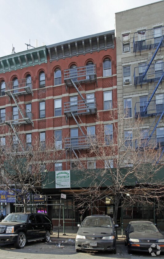 Foto del edificio - 2743 Frederick Douglass Blvd