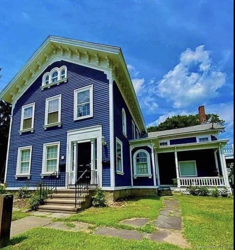 Primary Photo - 22 W High St
