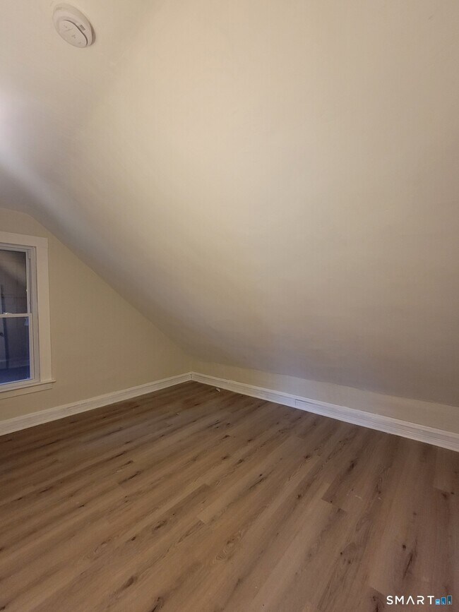 Building Photo - 157 S Park St